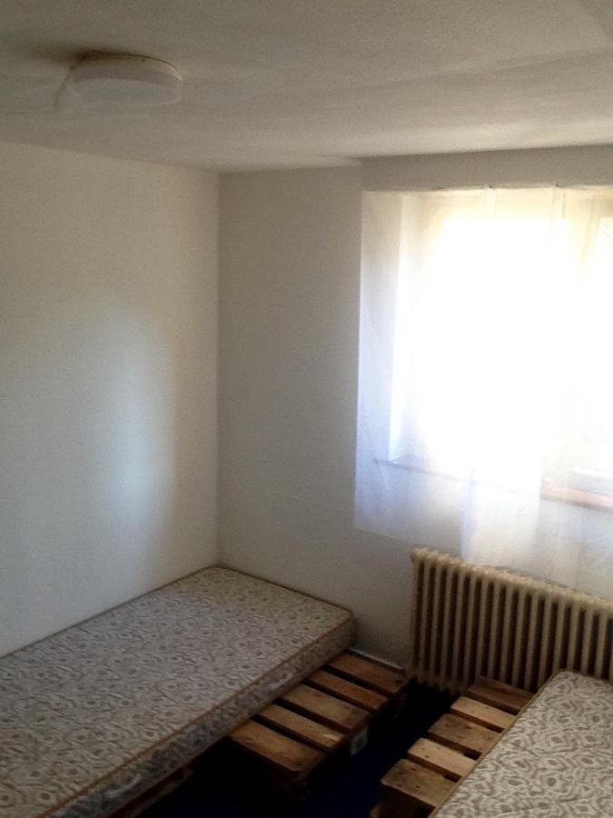 Baselhostel Fullinsdorf Buitenkant foto